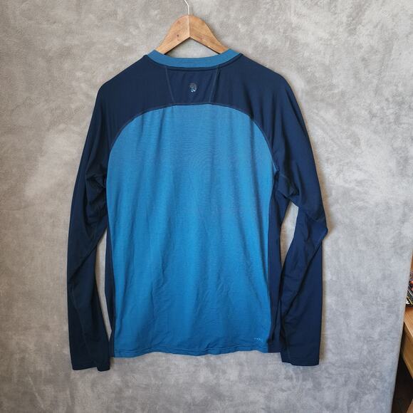 Mountain Hardwear Men's Large Blue Two-Tone Striped Pullover - Wick Tech - Picture 2 of 11